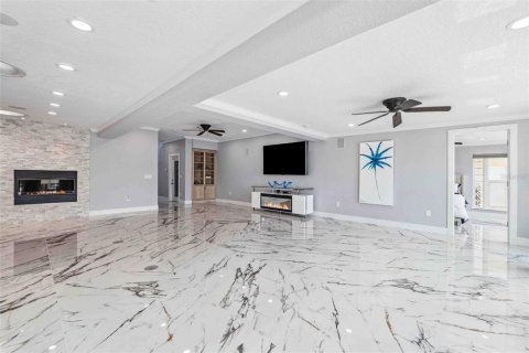 House in Redington Shores, Florida 4 bedrooms, 326.46 sq.m. № 1658573 - photo 21