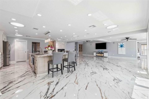 House in Redington Shores, Florida 4 bedrooms, 326.46 sq.m. № 1658573 - photo 28