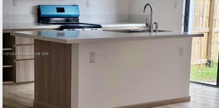 Touwnhouse à Florida City, Floride 4 chambres, 124.02 m2 № 1966825