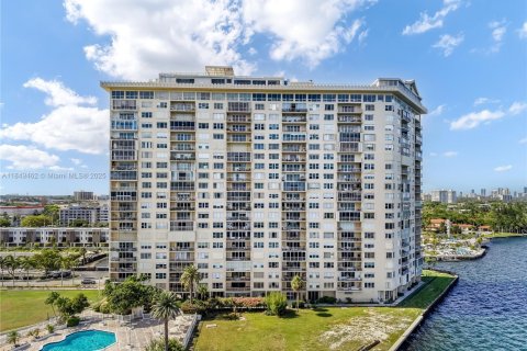 Купить кондоминиум в Майами, Флорида 2 спальни, 256.97м2, № 1854728 - фото 14