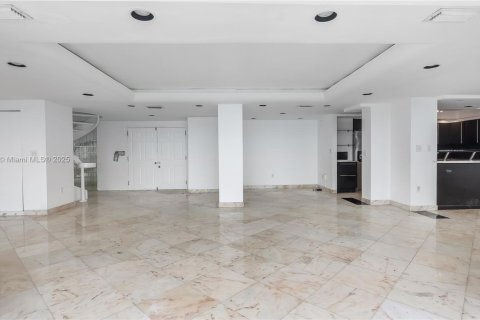 Купить кондоминиум в Майами, Флорида 2 спальни, 256.97м2, № 1854728 - фото 16