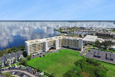 Condo in Sanford, Florida, 4 bedrooms  № 2370852 - photo 2