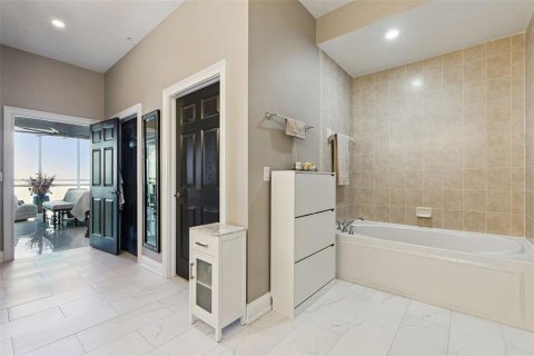 Condo in Sanford, Florida, 4 bedrooms  № 2370852 - photo 18