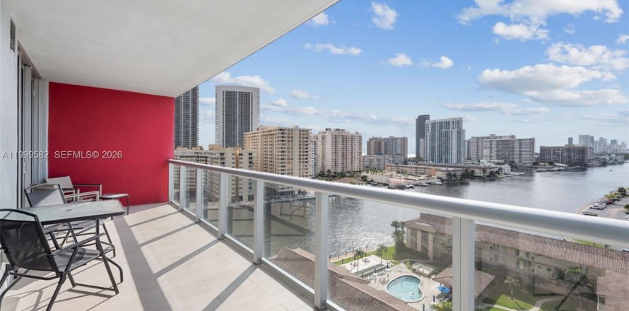 Condo à Hallandale Beach, Floride, 2 chambres  № 2256369