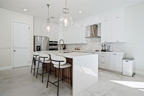 House in Doral, Florida 4 bedrooms, 319.21 sq.m. № 2080633 - photo 8
