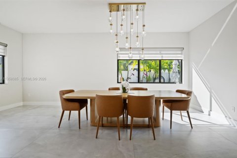 House in Doral, Florida 4 bedrooms, 319.21 sq.m. № 2080633 - photo 7