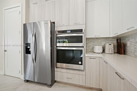 House in Doral, Florida 4 bedrooms, 319.21 sq.m. № 2080633 - photo 10