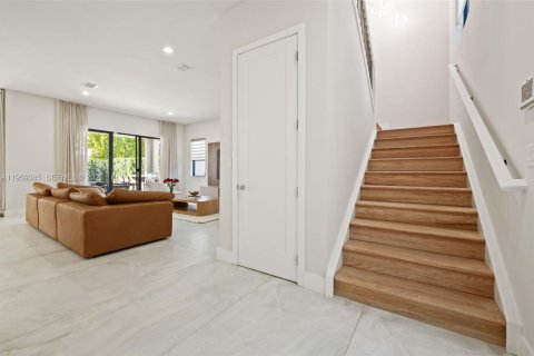 House in Doral, Florida 4 bedrooms, 319.21 sq.m. № 2080633 - photo 13
