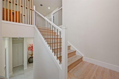 House in Doral, Florida 4 bedrooms, 319.21 sq.m. № 2080633 - photo 14