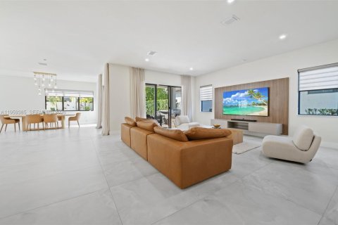 House in Doral, Florida 4 bedrooms, 319.21 sq.m. № 2080633 - photo 4