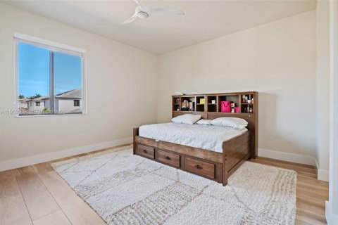 House in Doral, Florida 4 bedrooms, 319.21 sq.m. № 2080633 - photo 23