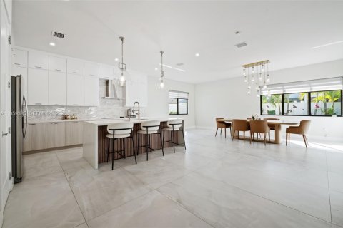 House in Doral, Florida 4 bedrooms, 319.21 sq.m. № 2080633 - photo 6
