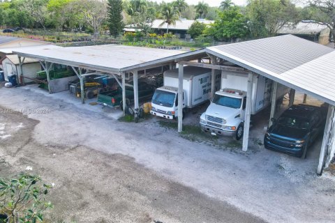 Propiedad comercial en venta en Homestead, Florida № 1978995 - foto 2