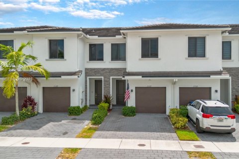 Adosado en Homestead, Florida 3 dormitorios, 142.14 m2 № 2320342