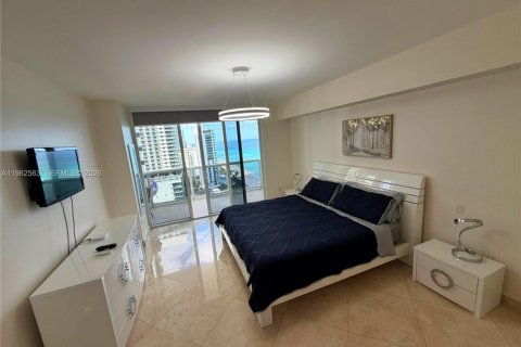 Condo in Hallandale Beach, Florida, 1 bedroom  № 2052884 - photo 12