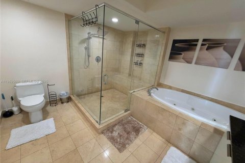 Condo in Hallandale Beach, Florida, 1 bedroom  № 2052884 - photo 15