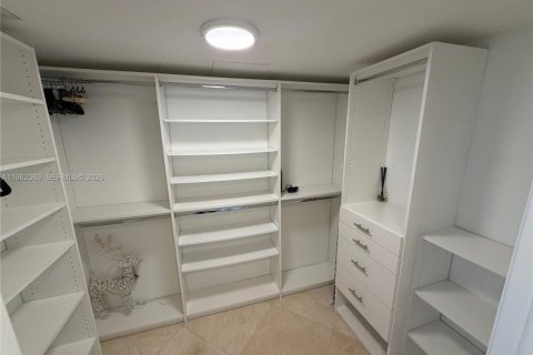 Condo in Hallandale Beach, Florida, 1 bedroom  № 2052884 - photo 11