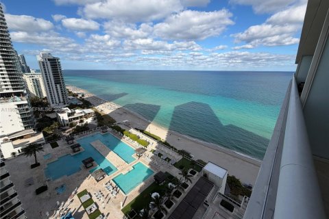 Condo in Hallandale Beach, Florida, 1 bedroom  № 2052884 - photo 18