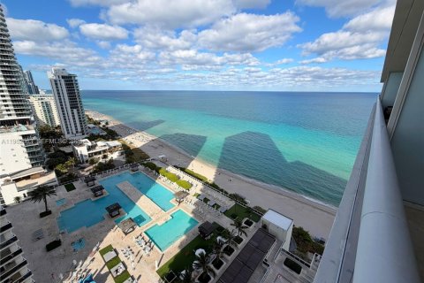 Condo in Hallandale Beach, Florida, 1 bedroom  № 2052884