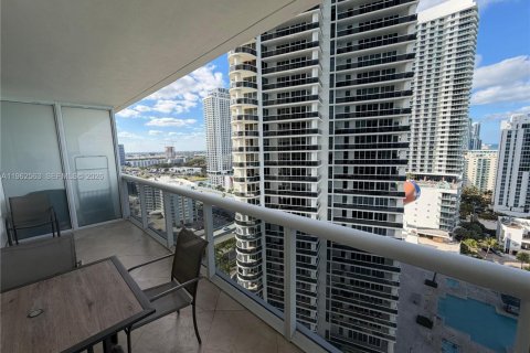Condo in Hallandale Beach, Florida, 1 bedroom  № 2052884 - photo 17