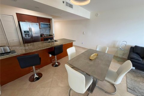 Condo in Hallandale Beach, Florida, 1 bedroom  № 2052884 - photo 4