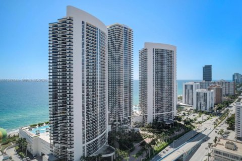 Condo in Hallandale Beach, Florida, 1 bedroom  № 2052884 - photo 20