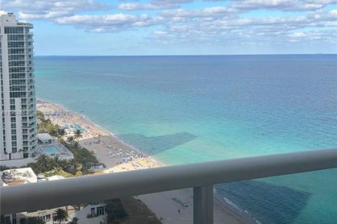 Condo in Hallandale Beach, Florida, 1 bedroom  № 2052884 - photo 19