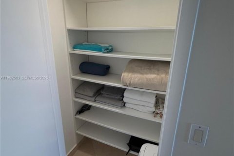 Condo in Hallandale Beach, Florida, 1 bedroom  № 2052884 - photo 10