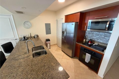 Condo in Hallandale Beach, Florida, 1 bedroom  № 2052884 - photo 3