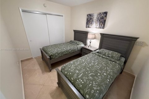 Condo in Hallandale Beach, Florida, 1 bedroom  № 2052884 - photo 7