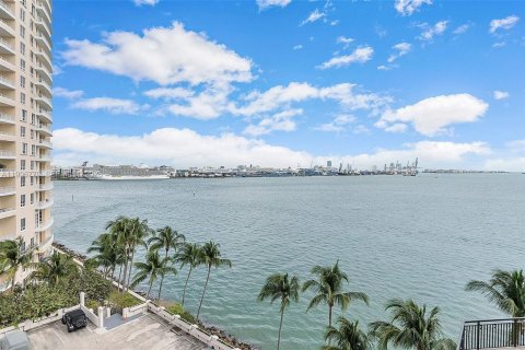 Estudio en el Condominio en Miami, Florida № 2063273