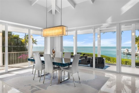 House in Islamorada, Village of Islands, Florida 6 bedrooms, 408.21 sq.m. № 1482816 - photo 5