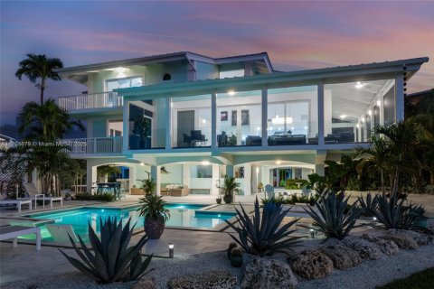 House in Islamorada, Village of Islands, Florida 6 bedrooms, 408.21 sq.m. № 1482816 - photo 2