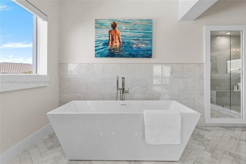 House in Islamorada, Village of Islands, Florida 6 bedrooms, 408.21 sq.m. № 1482816 - photo 30