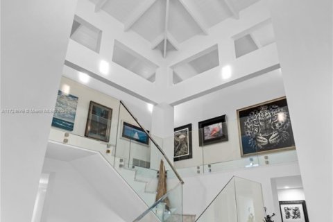 House in Islamorada, Village of Islands, Florida 6 bedrooms, 408.21 sq.m. № 1482816 - photo 4