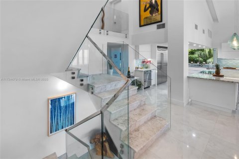 House in Islamorada, Village of Islands, Florida 6 bedrooms, 408.21 sq.m. № 1482816 - photo 8
