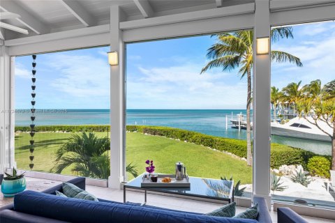 House in Islamorada, Village of Islands, Florida 6 bedrooms, 408.21 sq.m. № 1482816 - photo 18