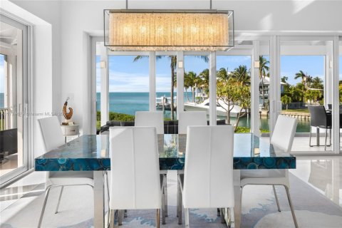 House in Islamorada, Village of Islands, Florida 6 bedrooms, 408.21 sq.m. № 1482816 - photo 11