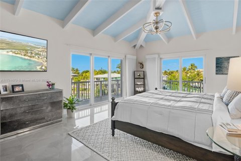 House in Islamorada, Village of Islands, Florida 6 bedrooms, 408.21 sq.m. № 1482816 - photo 24