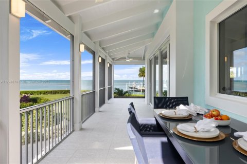 House in Islamorada, Village of Islands, Florida 6 bedrooms, 408.21 sq.m. № 1482816 - photo 19