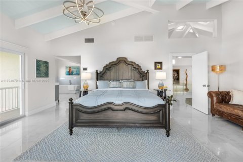 House in Islamorada, Village of Islands, Florida 6 bedrooms, 408.21 sq.m. № 1482816 - photo 23