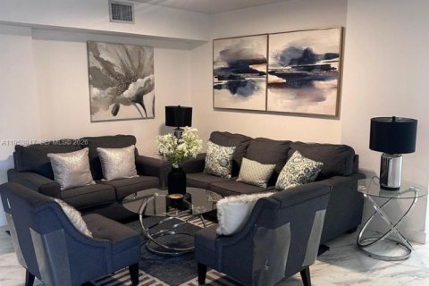 Condo in Miami, Florida, 3 bedrooms  № 2011986 - photo 22