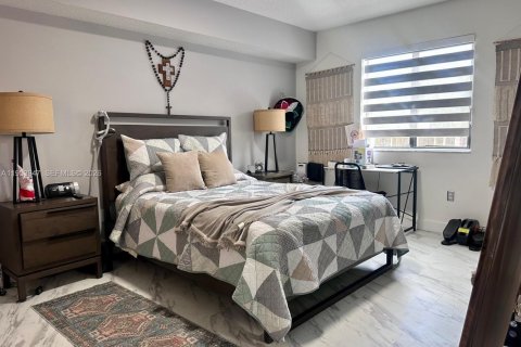 Condo in Miami, Florida, 3 bedrooms  № 2011986 - photo 5