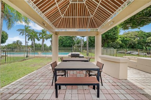 Condo in Miami, Florida, 3 bedrooms  № 2011986 - photo 27