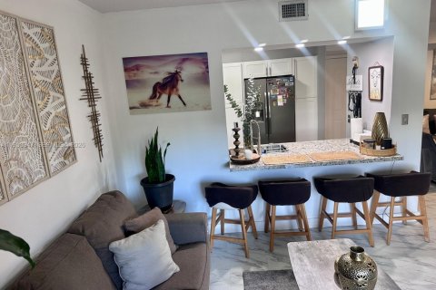 Condo in Miami, Florida, 3 bedrooms  № 2011986 - photo 3