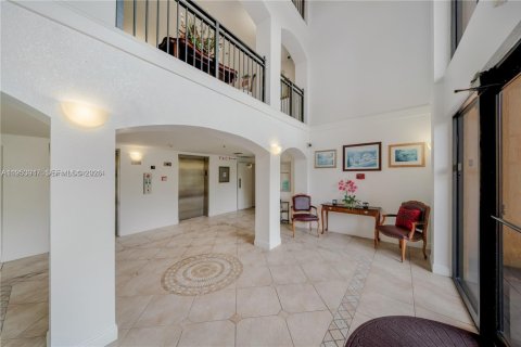 Condo in Miami, Florida, 3 bedrooms  № 2011986 - photo 24