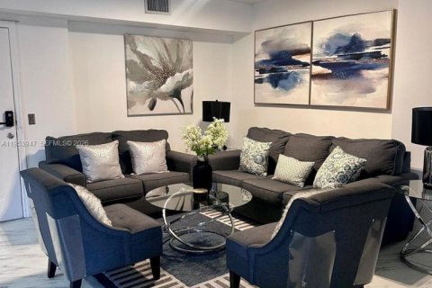 Condo in Miami, Florida, 3 bedrooms  № 2011986 - photo 2