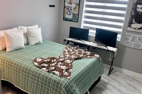 Condo in Miami, Florida, 3 bedrooms  № 2011986 - photo 11