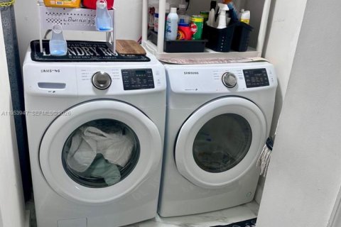 Condo in Miami, Florida, 3 bedrooms  № 2011986 - photo 4