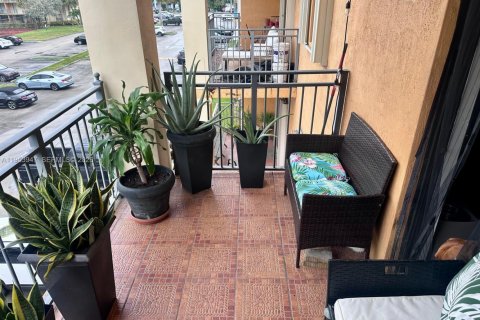 Condo in Miami, Florida, 3 bedrooms  № 2011986 - photo 16